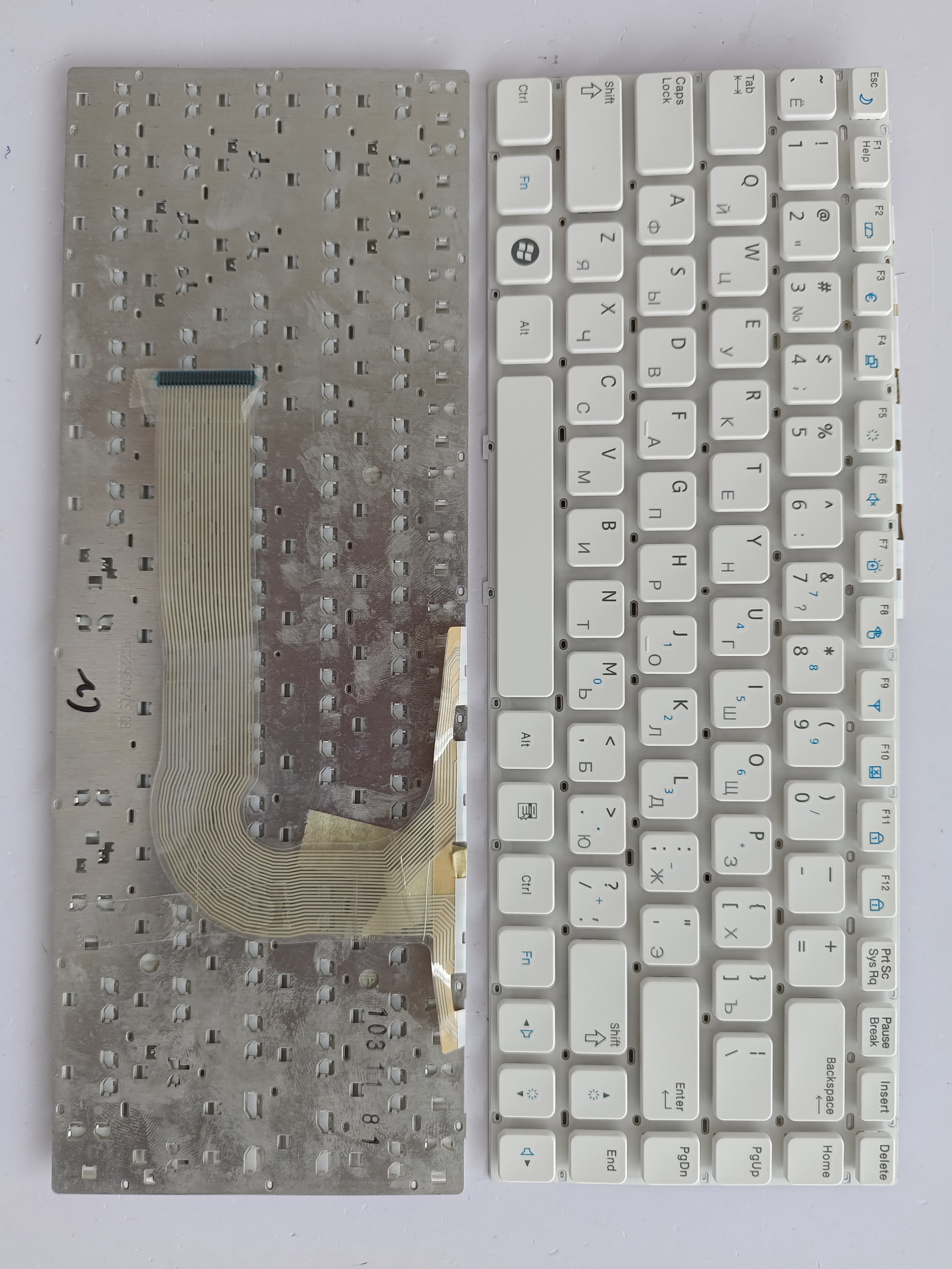 Picture of New Replacement Laptop Keyboard For SAMSUNG QX410/Q430/Q330 WHITE (OEM) RU Layout